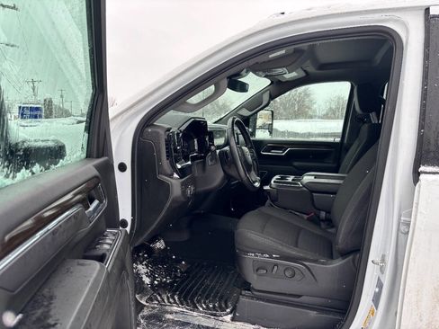 Used 2024 Chevrolet Silverado 3500 LT w/ Convenience Package image 5