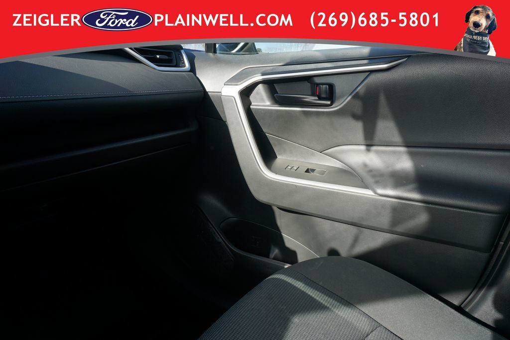 Used 2022 Toyota RAV4 LE AWD/4WD image 29