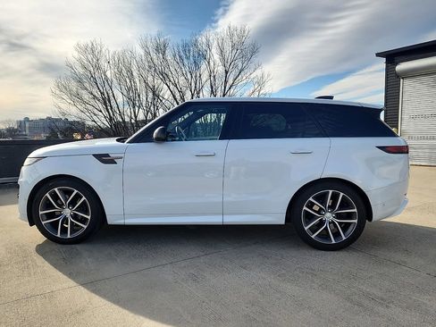 Used 2023 Land Rover Range Rover Sport SE Dynamic image 2