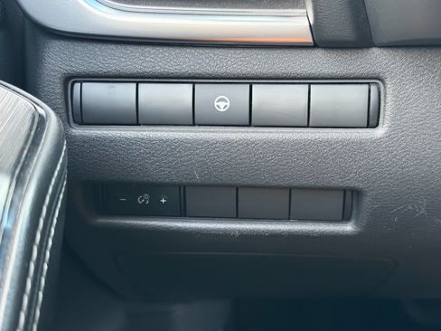 Used 2023 Nissan Rogue SV FWD image 31