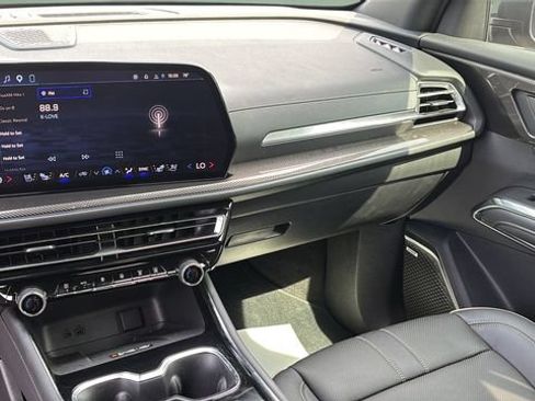 Used 2026 Chevrolet Traverse High Country FWD image 24