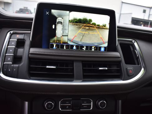 Used 2022 Chevrolet Suburban LT w/ Luxury Package image 21