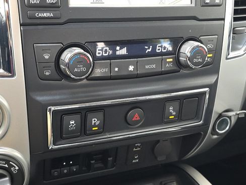 Used 2018 Nissan Titan SV w/ SV Convenience Package AWD/4WD image 20