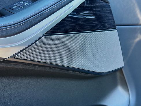 New 2026 BMW X5 xDrive40i w/ M Sport Package image 24