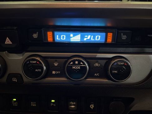 Used 2016 Toyota Tacoma Limited w/ Towing Package image 30