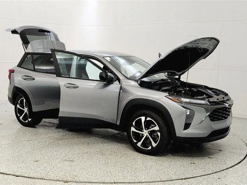 Used 2024 Chevrolet Trax RS w/ Driver Confidence Package image 9