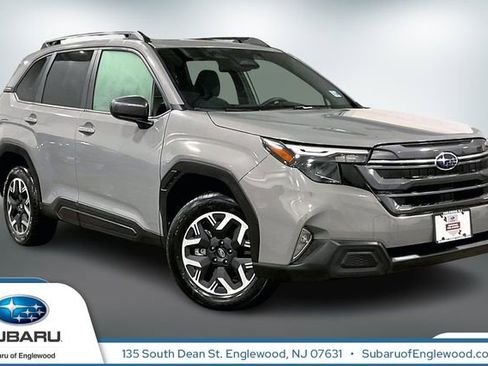 Used 2025 Subaru Forester Premium image 1