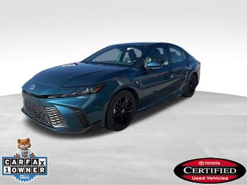 Certified 2025 Toyota Camry SE image 1