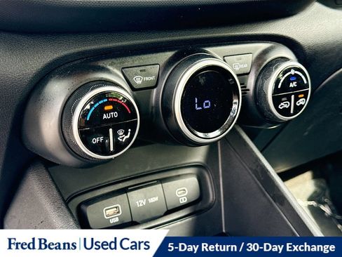 Used 2023 Hyundai Venue SEL FWD image 23