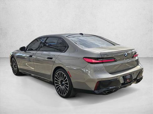 Used 2025 BMW 760i xDrive w/ Executive Package AWD/4WD image 7