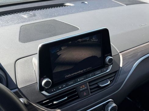 Used 2025 Nissan Altima 2.5 SV image 24