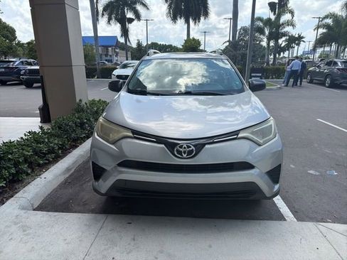 Used 2016 Toyota RAV4 LE FWD image 2
