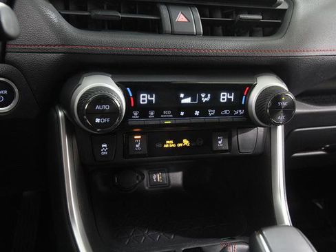 Used 2023 Toyota RAV4 SE image 15