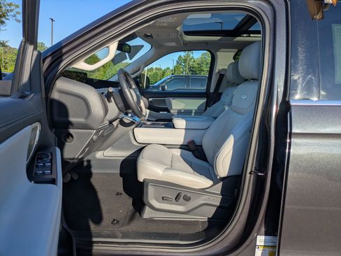Certified 2025 Ford Expedition Platinum w/ Driver's Package AWD/4WD image 12