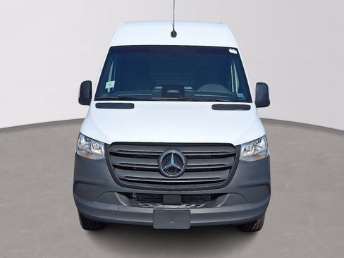 Used 2025 Mercedes-Benz Sprinter 2500 image 2