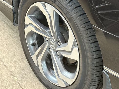 Used 2018 Honda Accord EX image 9