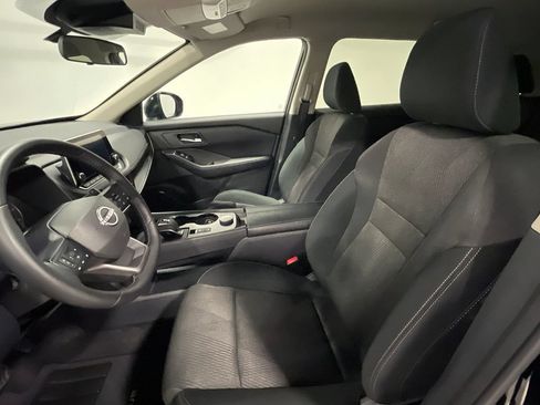 Used 2026 Nissan Rogue SV AWD/4WD image 3
