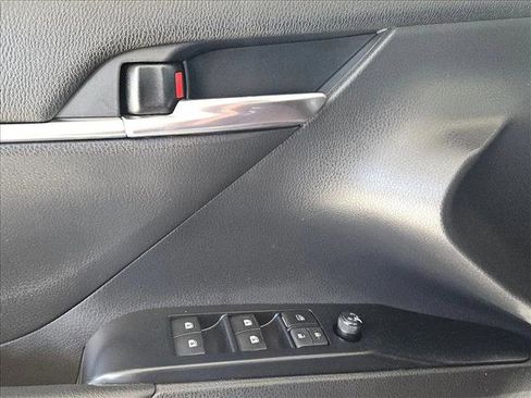 Used 2020 Toyota Camry LE image 6