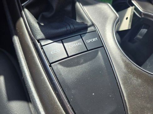 Used 2022 Toyota Camry SE image 18