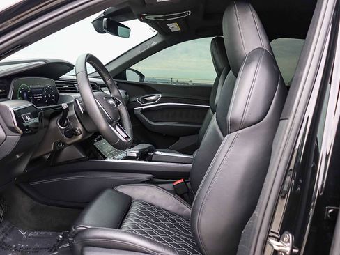 Used 2023 Audi e-tron S Prestige w/ Prestige Package image 23