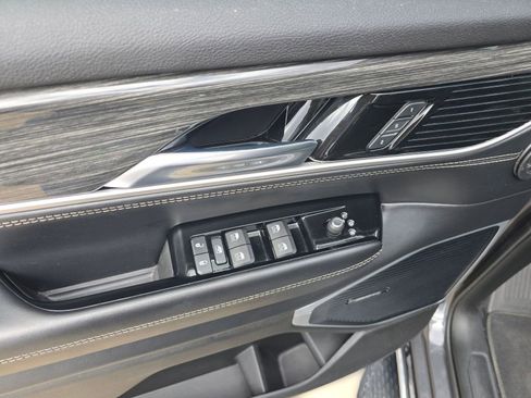 Used 2022 Jeep Wagoneer Series III w/ Flexible Seating Group image 20