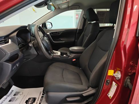 Used 2020 Toyota RAV4 LE w/ Carpet Mat Package FWD image 10