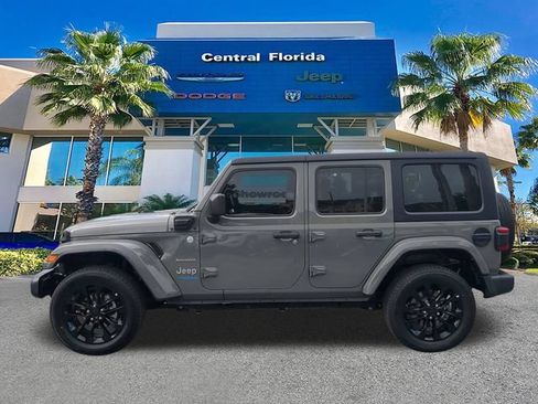 Used 2022 Jeep Wrangler Unlimited Sahara AWD/4WD image 8