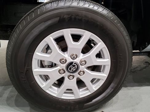 Certified 2025 Toyota Tacoma SR5 image 25