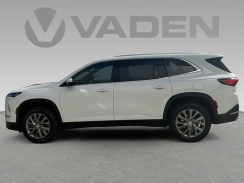 Used 2025 Buick Enclave Preferred image 7