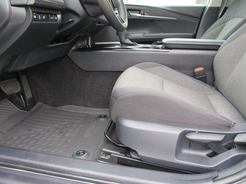 Used 2025 Toyota Camry LE FWD image 15
