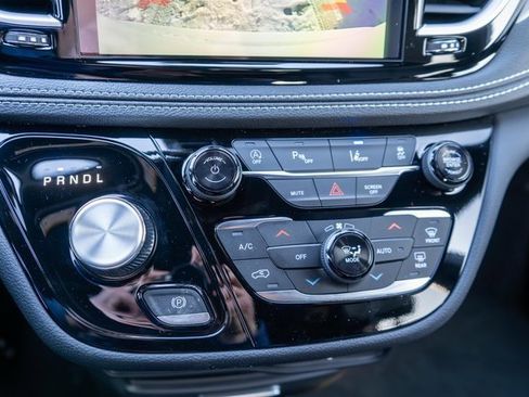 New 2026 Chrysler Pacifica Select image 22