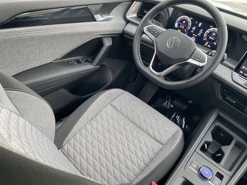 New 2026 Volkswagen Tiguan S image 10