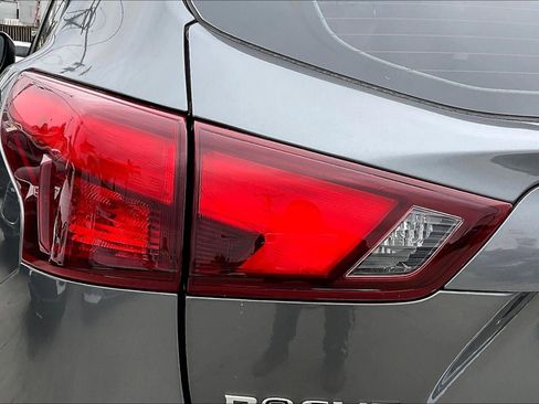 Used 2018 Nissan Rogue Sport S image 29