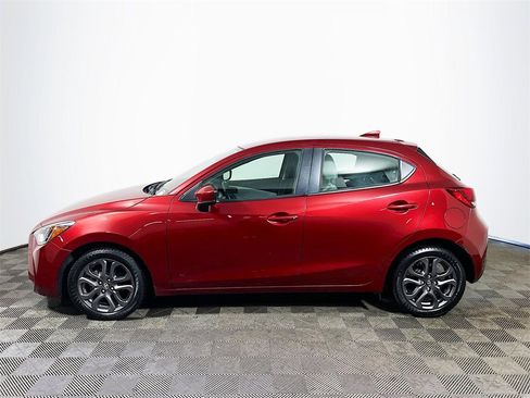 Certified 2020 Toyota Yaris XLE image 5