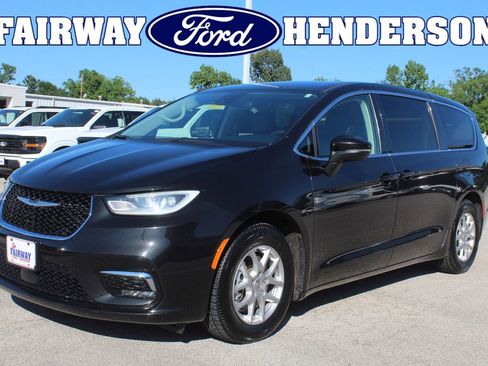 Used 2023 Chrysler Pacifica Touring-L FWD image 1