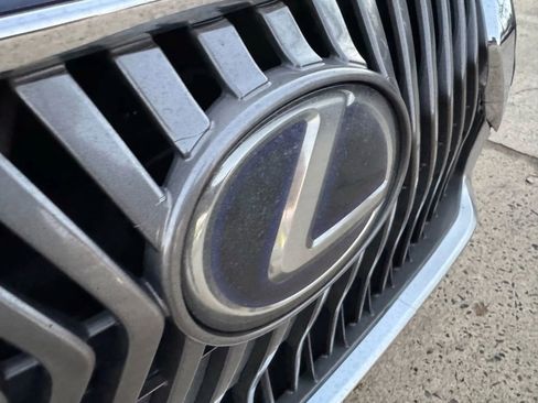 Used 2019 Lexus ES 300h w/ Premium Package image 6