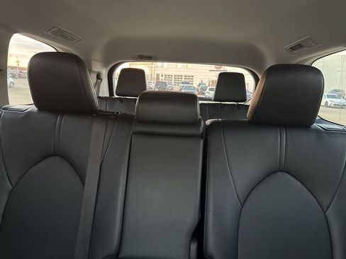 Used 2025 Toyota Grand Highlander AWD image 22