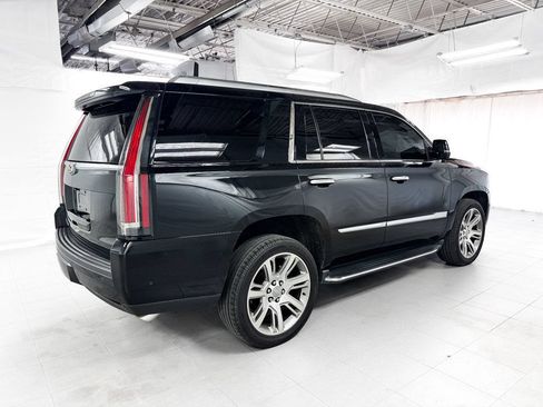 Used 2017 Cadillac Escalade Luxury AWD/4WD image 5