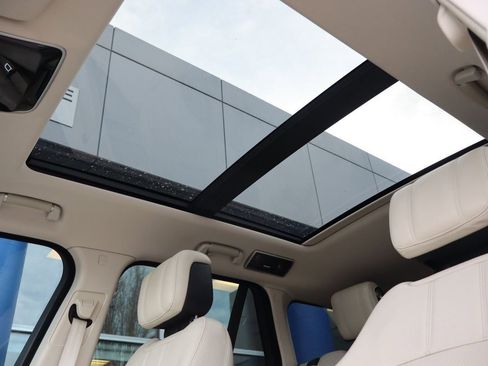 Used 2019 Land Rover Range Rover HSE image 26