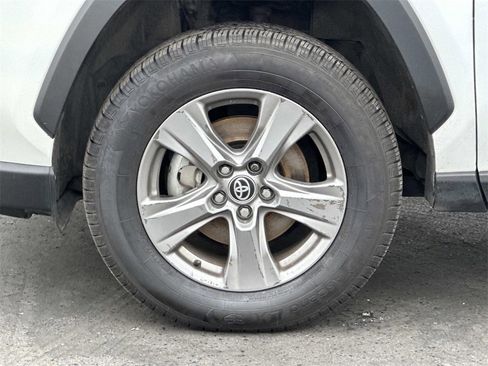 Used 2023 Toyota RAV4 XLE image 9