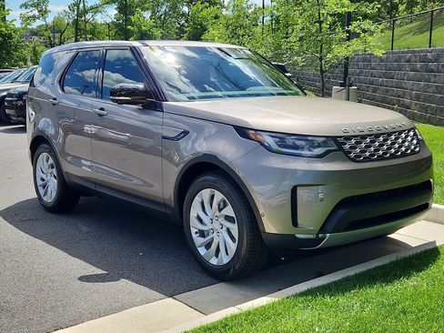 Certified 2025 Land Rover Discovery S image 10