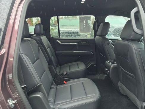 Used 2024 GMC Acadia Elevation image 15