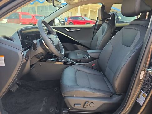Used 2023 Kia Niro EX FWD image 10