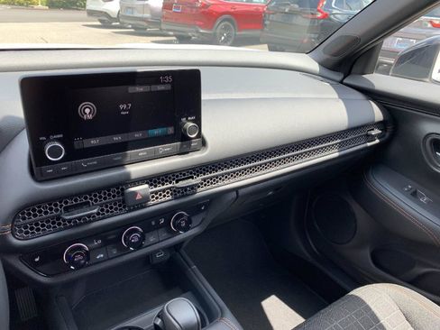 Certified 2025 Honda HR-V Sport image 18
