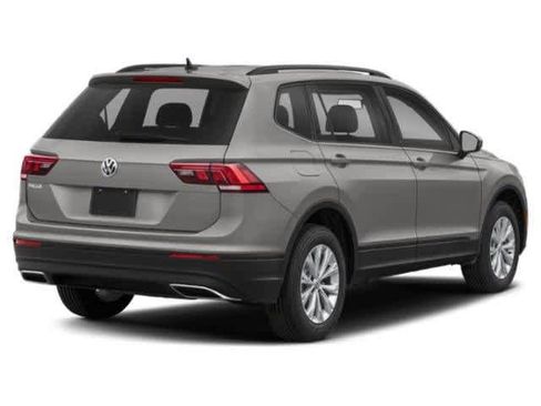 Used 2021 Volkswagen Tiguan S image 2