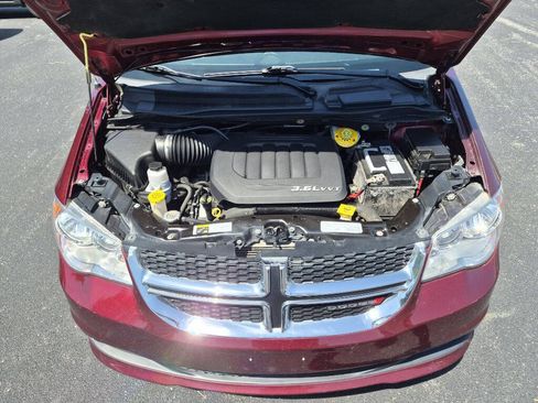 Used 2018 Dodge Grand Caravan SXT FWD image 9