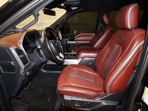 Certified 2022 Ford F450 Platinum w/ FX4 Off-Road Package image 14