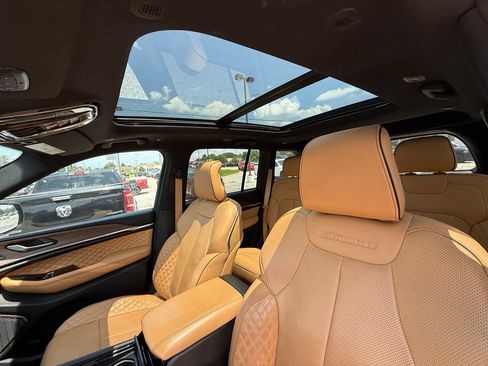 Used 2024 Jeep Grand Cherokee Summit w/ High Altitude Package AWD/4WD image 12