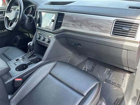 Used 2020 Volkswagen Atlas Cross Sport SE w/ Panoramic Sunroof Package image 13