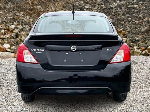 Used 2019 Nissan Versa SV image 4